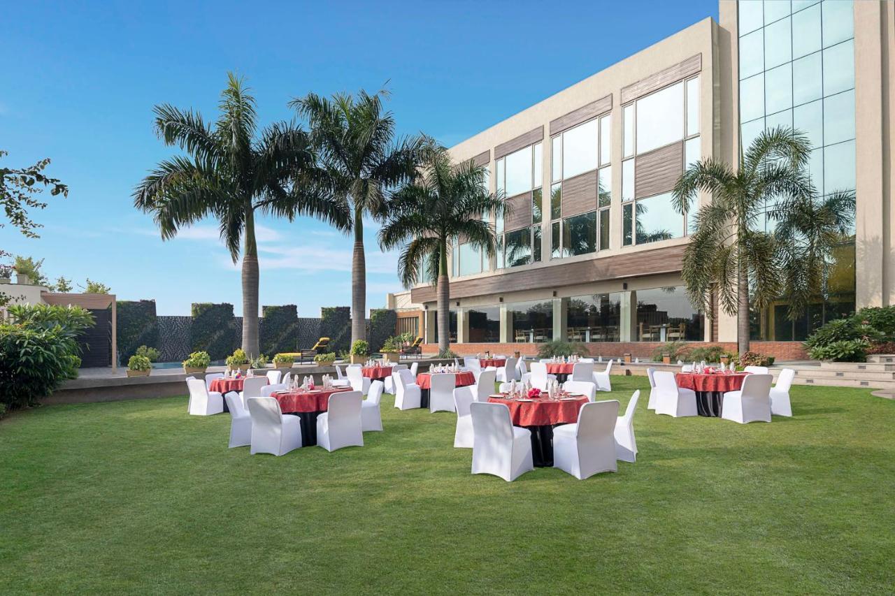 Country Inn & Suites By Radisson Jammu Exterior foto