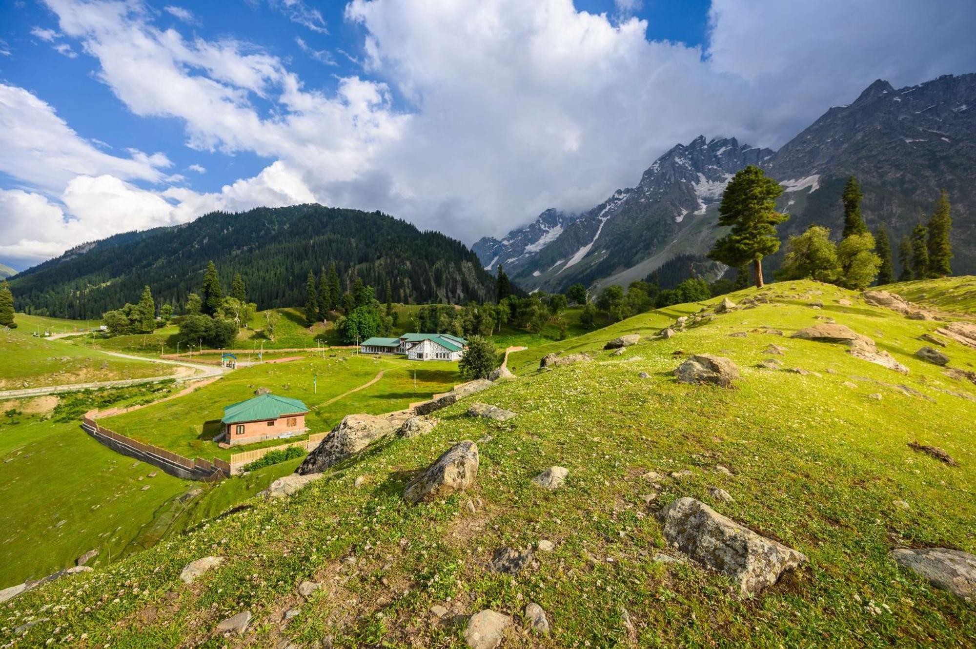 Country Inn & Suites By Radisson Jammu Exterior foto