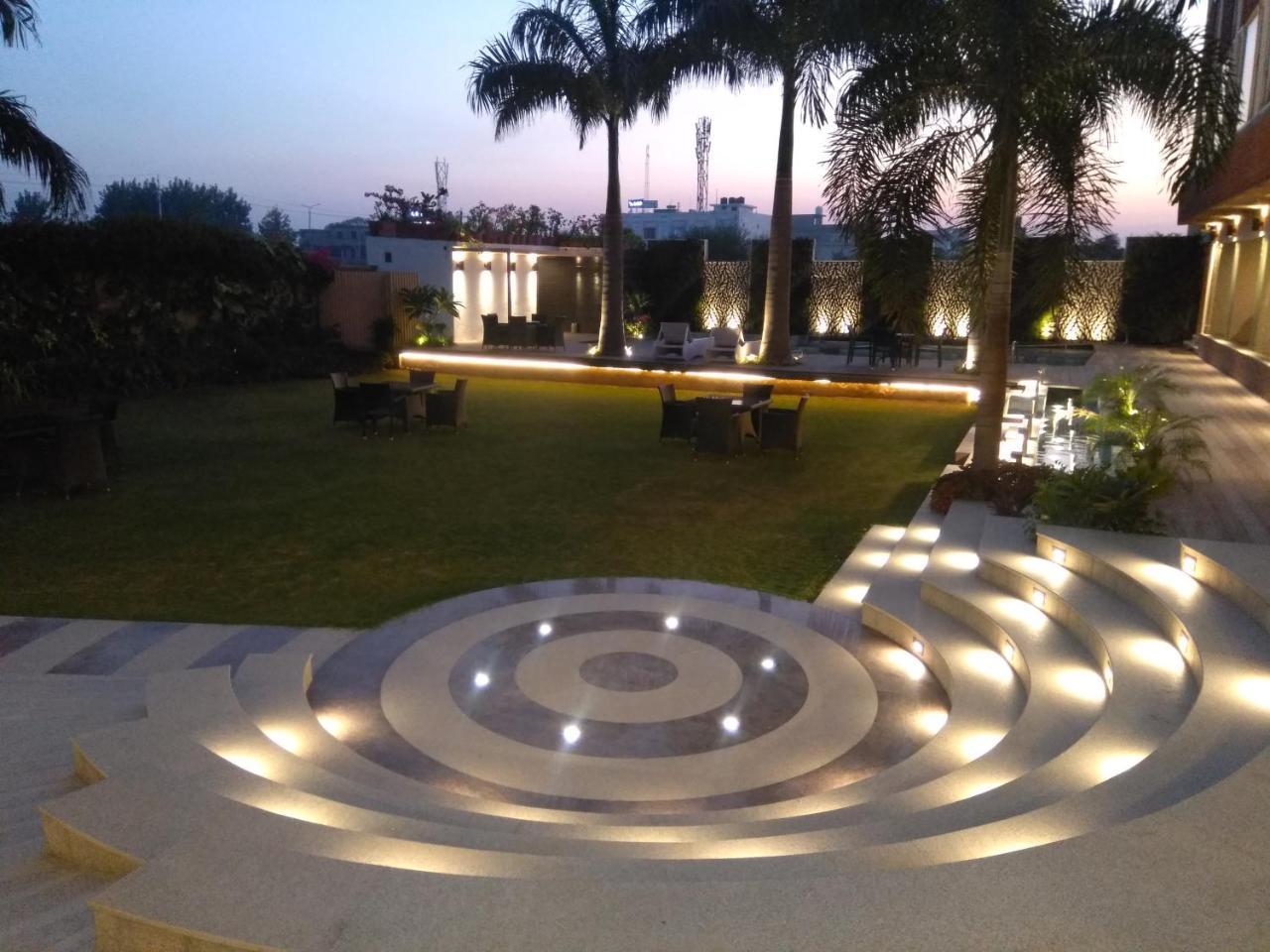 Country Inn & Suites By Radisson Jammu Exterior foto